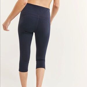 REITMANS Hyba Navy Blue Sculptor Capri Leggings